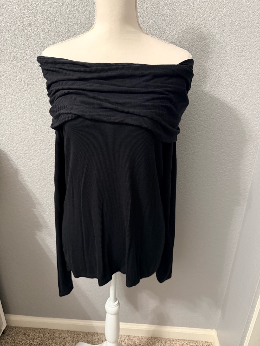 Moda International Black Off-the-Shoulder Long Sleeve Top